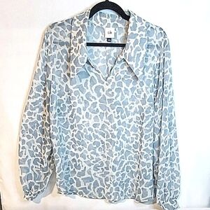 CAbi Pounce Blouse #6297  SZ L Light blue animal print V neck EUC